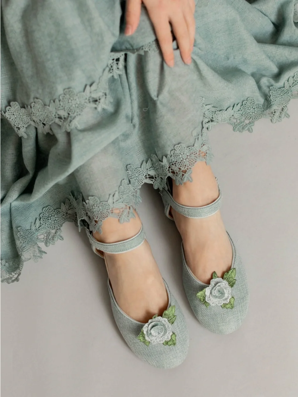 NEW Joyfolie Chenoa Flats Sage Green 3D Floral Mary Janes Girl's 4Y / Women’s 6